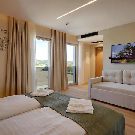 Hotel The Point 4*