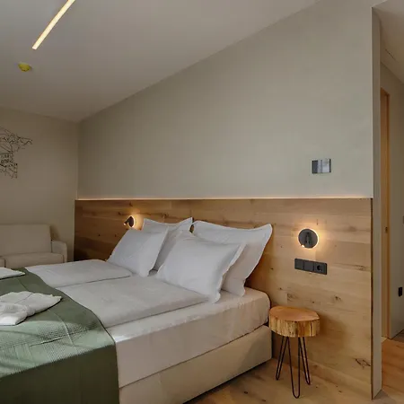 The Point Hotel Gorisnica