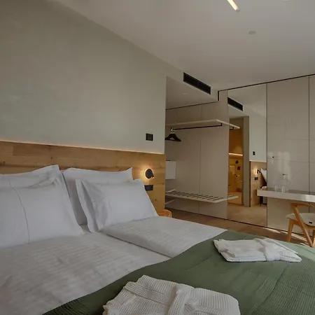 Hotel The Point 4*